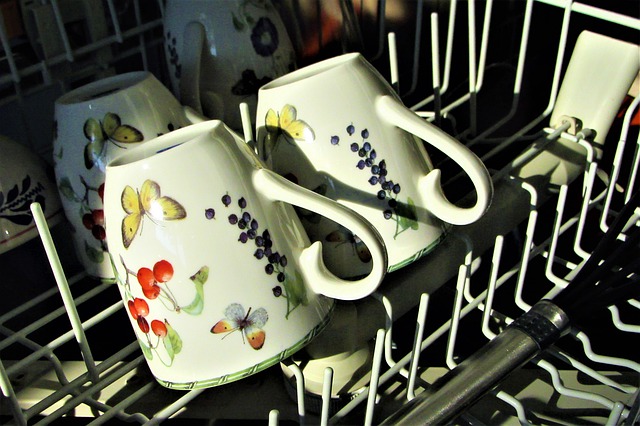detail myčky nádobí